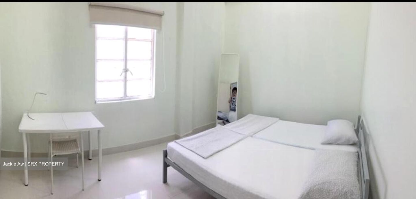 Mcnair Road (D12), Terrace #495635371